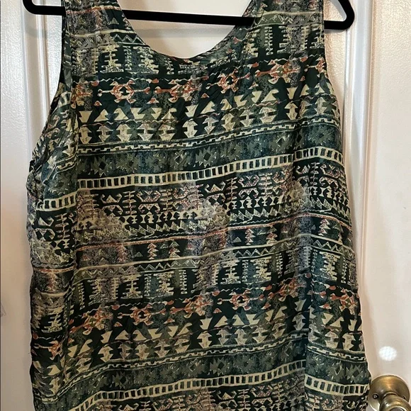 ✨ Boho Forest-Print Sleeveless Blouse ✨ - Picture 2 of 2